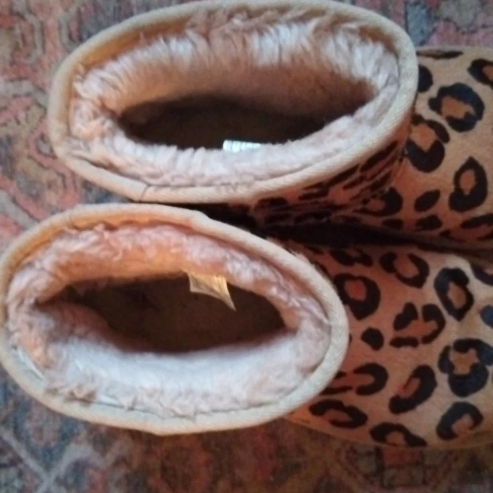 EUC Rare UGG Tan Leopard Print Y2k Boots - Size 6